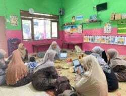 Tim Hibah MBKM UNS 2024 Kenalkan Inovasi Pembuatan E-book dari Canva kepada Guru TK Aisyiyah 1 Sawahan 6 Tim Hibah MBKM UNS 2024 Kenalkan Inovasi Pembuatan E-book dari Canva kepada Guru TK Aisyiyah 1 Sawahan
