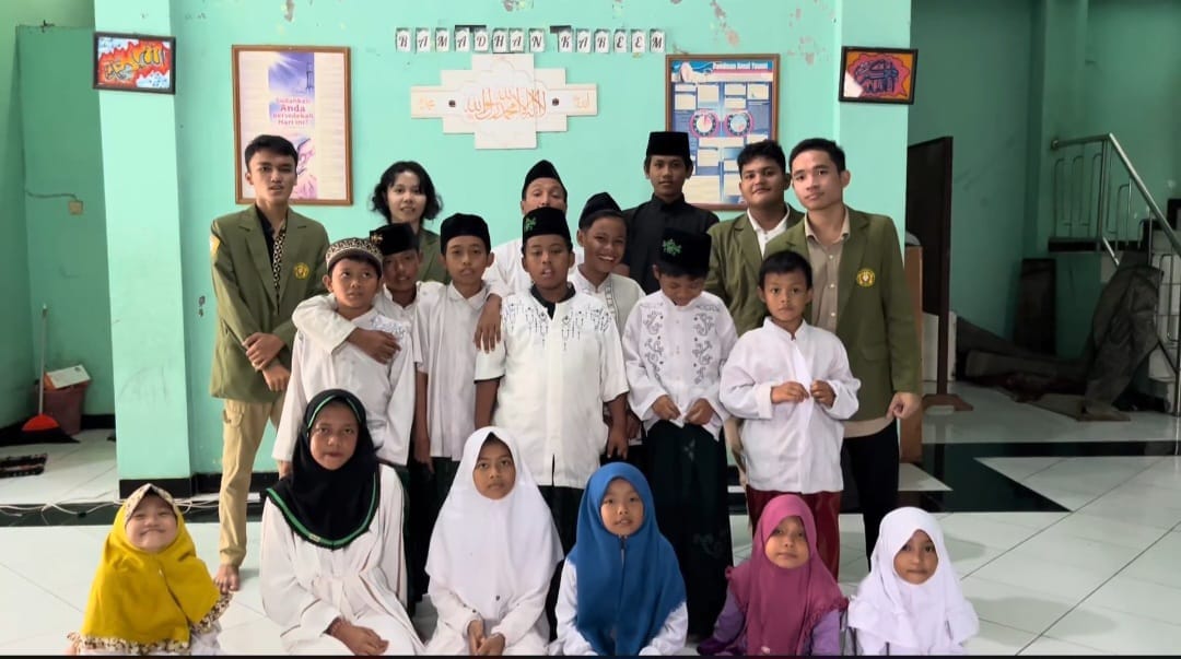 Pancasila Bukan Sekadar Kata: Kunjungan Edukatif Mahasiswa UPN “Veteran” Jawa Timur di Panti Asuhan Al-Bisri