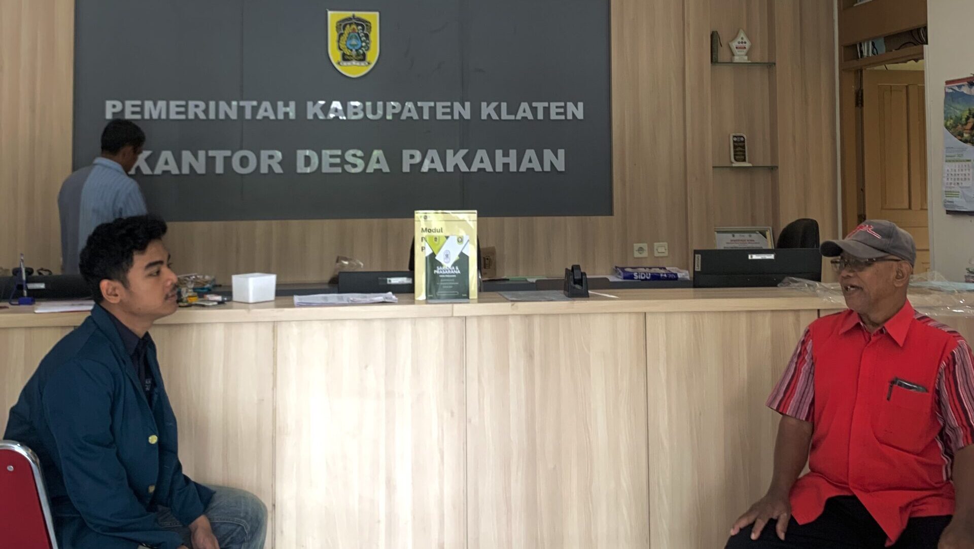 Kembangkan Branding Desa Pakahan, Mahasiswa KKN UNDIP Hadirkan Booklet Informasi Peta Sarana & Prasarana Desa Pakahan