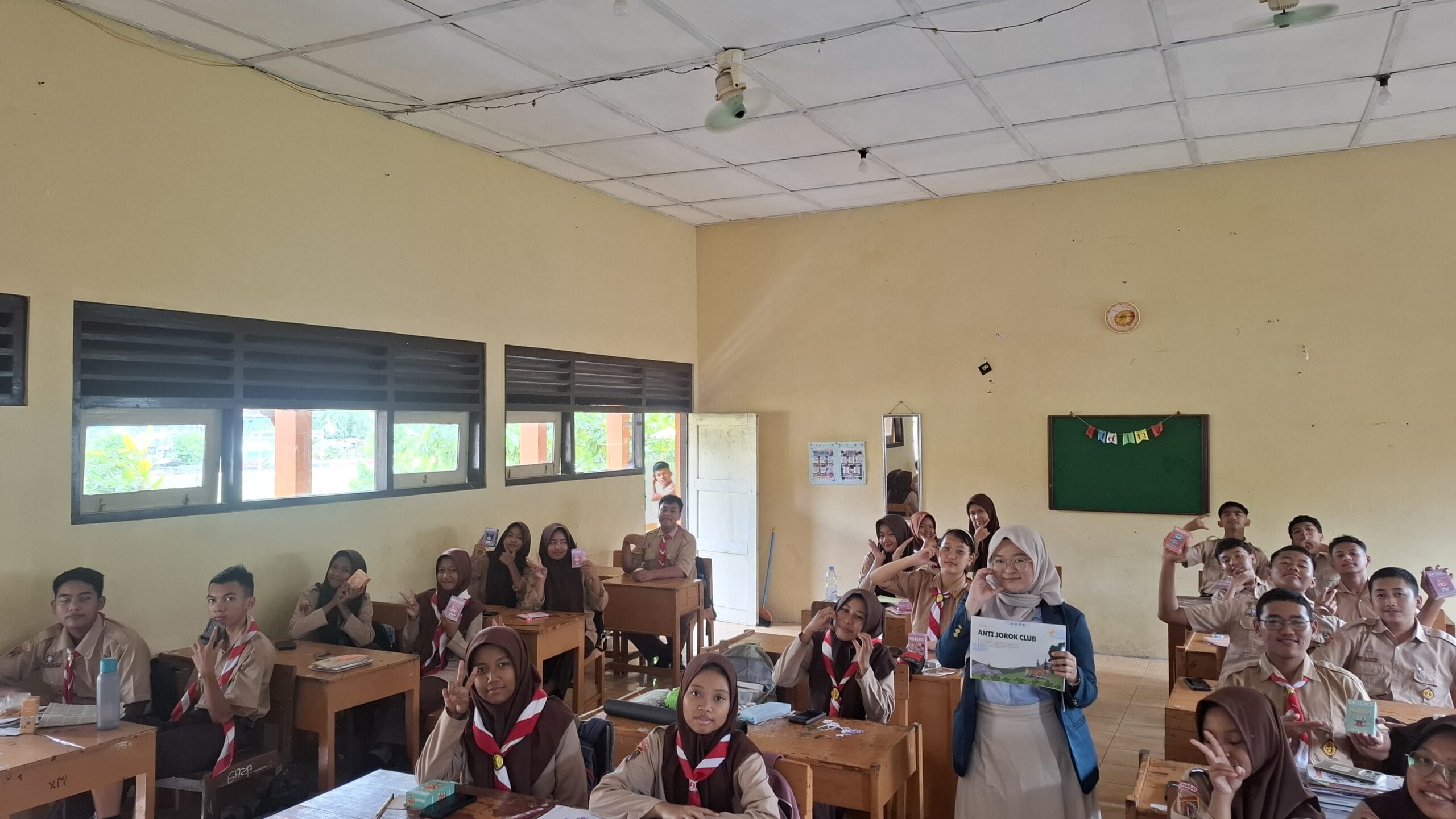 Mahasiswa KKN Tim I UNDIP Luncurkan Anti Jorok Club