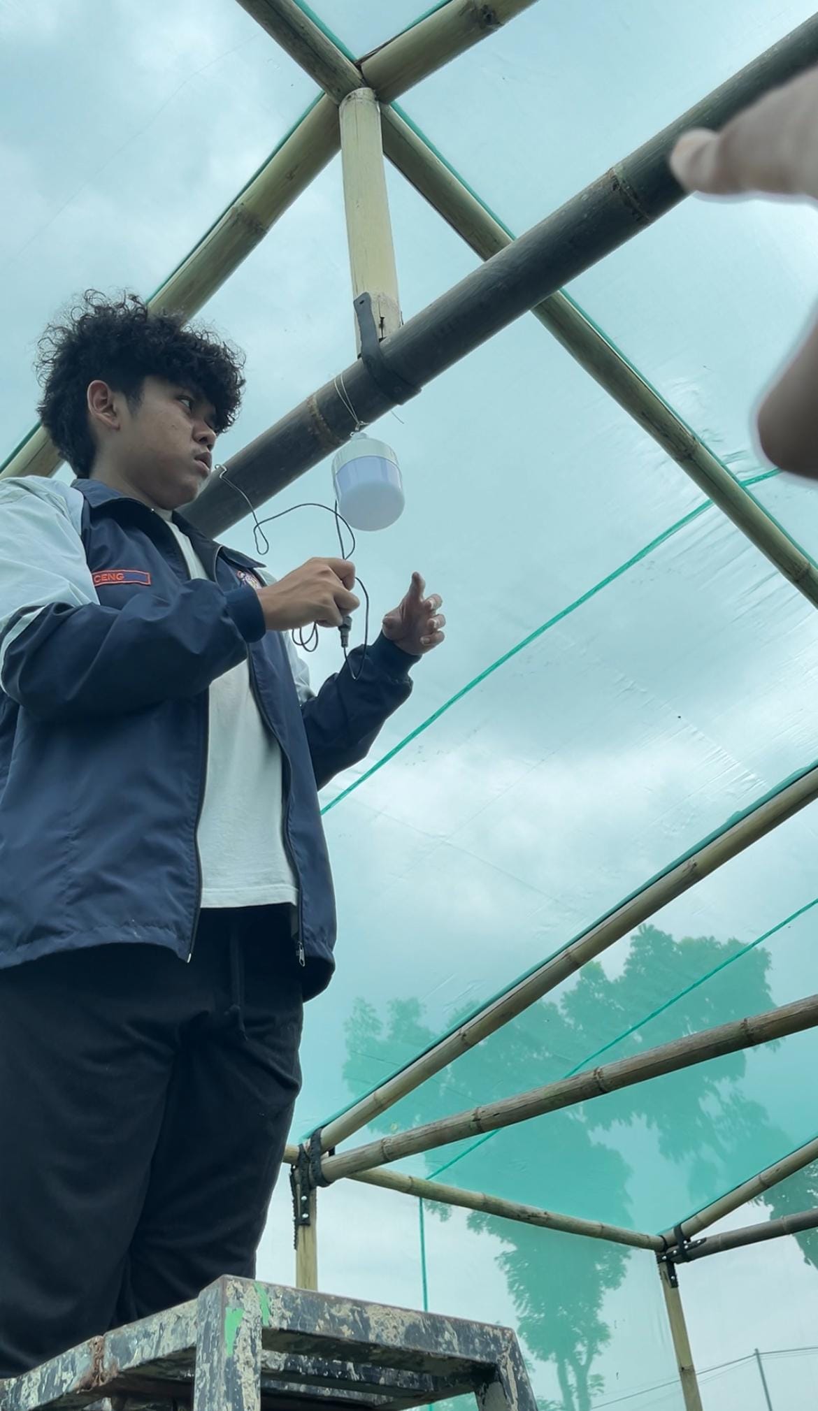 KKN TIM 1 UNDIP: Penerangan Ramah Lingkungan Otomatis dengan Metode Panel Surya 1 WhatsApp Image 2025-02-11 at 12.19.07_87415c9c