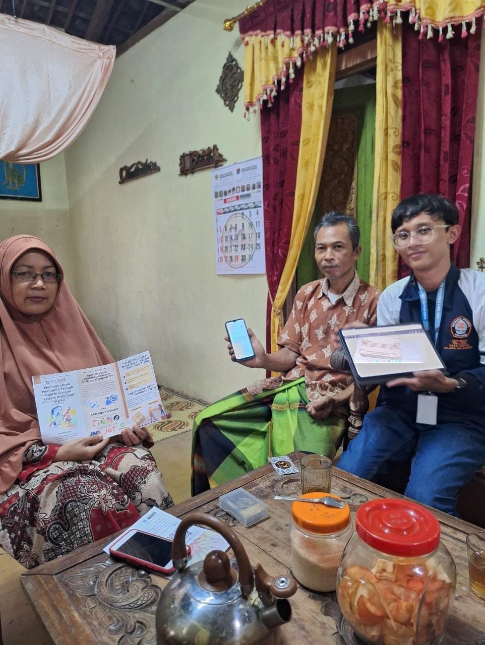 Mahasiswa KKN UNDIP Bantu UMKM Desa Ropoh Go Digital Melalui Shopee dan Instagram Bisnis 2 Mahasiswa KKN UNDIP Bantu UMKM Desa Ropoh Go Digital Melalui Shopee dan Instagram Bisnis