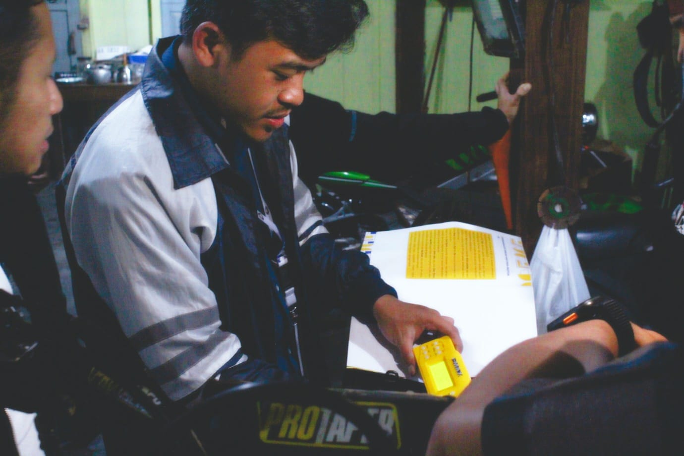 Level Up Keahlian! Mahasiswa KKN UNDIP Adakan Pelatihan Kelistrikan Kendaraan Bermotor untuk Sistem AC & DC untuk Tim Bengkel Desa Kalipuru 2 Level Up Keahlian! Mahasiswa KKN UNDIP Adakan Pelatihan Kelistrikan Kendaraan Bermotor untuk Sistem AC & DC untuk Tim Bengkel Desa Kalipuru