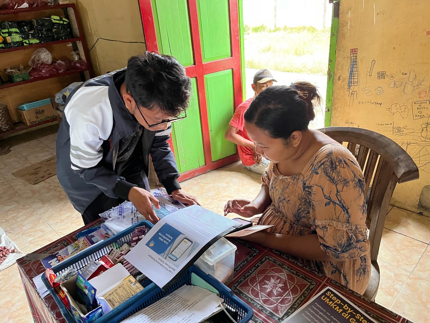 Pelaku UMKM Desa Jati Makin Kekinian karena Mahasiswa KKN UNDIP Ajarkan Cara Pencatatan Keuangan Digital 1 Pelaku UMKM Desa Jati Makin Kekinian karena Mahasiswa KKN UNDIP Ajarkan Cara Pencatatan Keuangan Digital