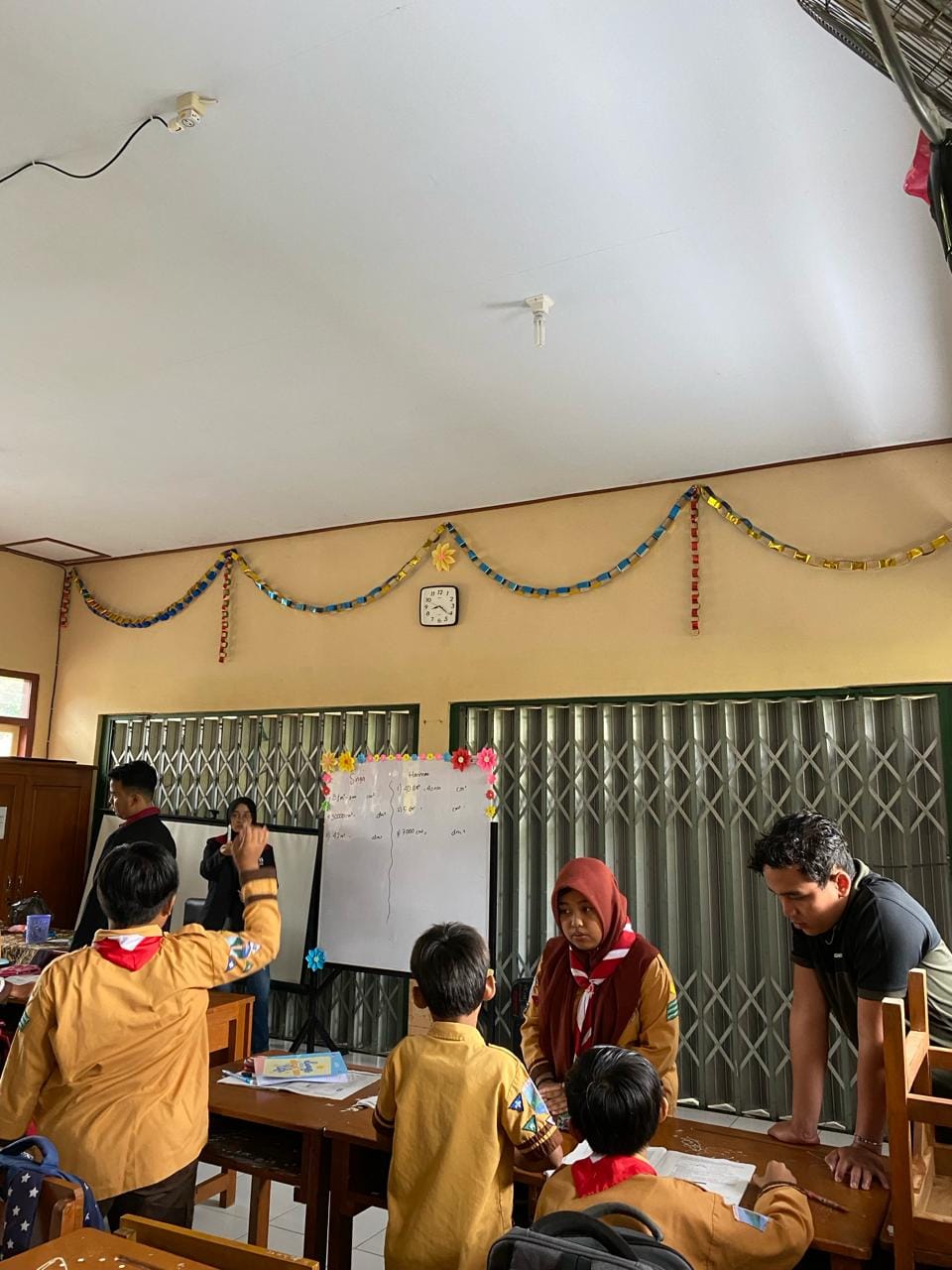 Tingkatkan Wawasan Matematika, Mahasiswa Universitas Muhammadiyah Malang Lakukan Pengabdian di SDN 3 Sukorejo 2 C:\Users\User\AppData\Local\Packages\5319275A.WhatsAppDesktop_cv1g1gvanyjgm\TempState\748A47CBA0E98884971D06F46D12C16C\WhatsApp Image 2024-02-29 at 14.13.42_0019187f.jpg