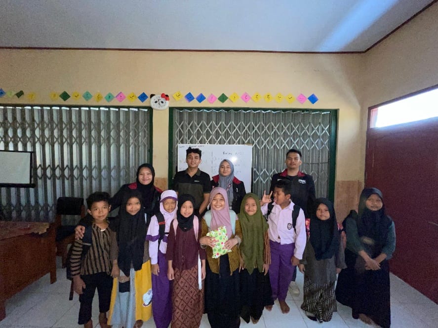 Tingkatkan Wawasan Matematika, Mahasiswa Universitas Muhammadiyah Malang Lakukan Pengabdian di SDN 3 Sukorejo 1 C:\Users\User\AppData\Local\Packages\5319275A.WhatsAppDesktop_cv1g1gvanyjgm\TempState\1CD54E83E5C0A82DA8ED09A2BB40867D\WhatsApp Image 2024-02-29 at 14.11.10_8c488c7e.jpg