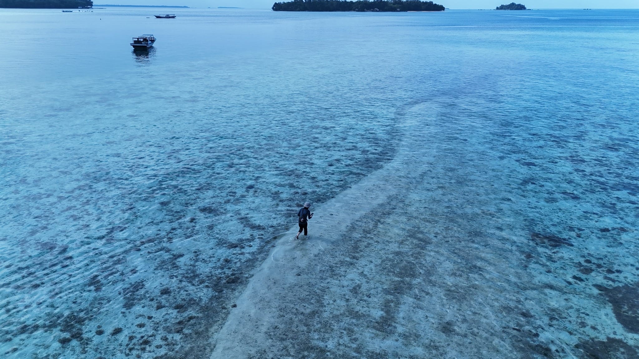 Sivitas Akademika UI Laksanakan Pengabdian Masyarakat Lewat Monitoring Dinamika Bentuk Lahan Pantai di Kepulauan Seribu
