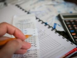 Analisis Perbandingan Produk Tabungan Bank Syariah dan Konvensional