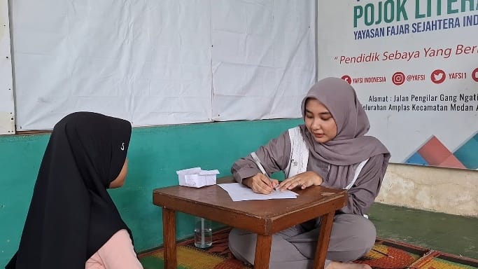 Flashcard Sebagai Media Praktikum Case Work: Mengenal Emosi dan Bahasa Inggris Bersama Anak di Rumah Pintar 1 Flashcard Sebagai Media Praktikum Case Work: Mengenal Emosi dan Bahasa Inggris Bersama Anak di Rumah Pintar