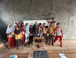 Belajar Sains Jadi Seru! Mahasiswa KKN-T Tim 18 Universitas Diponegoro Kenalkan Miniatur Gunung Meletus di SDN 1 Purworejo