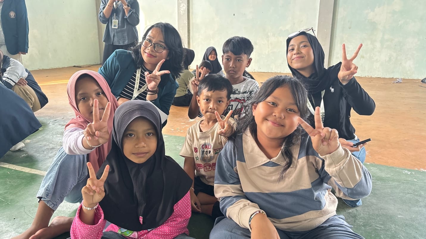 Mahasiswa KKN-T Undip Ajak Anak-anak Desa Sukorejo Belajar Bahasa Inggris Lewat Permainan Edukatif