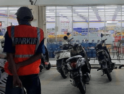 Aturan Dilanggar, Dompet Warga Disasar: Jukir Liar Sang “Preman” Jalanan