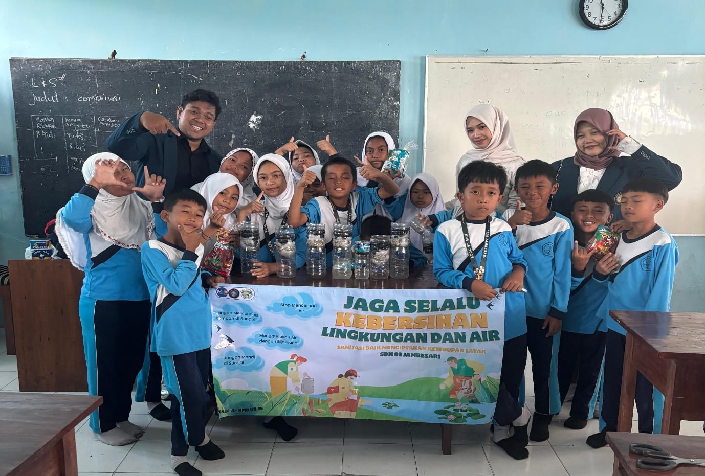Kelompok 25 MMD UB Ajarkan Sadar Lingkungan dan Pencemaran Air dengan Praktik Pembuatan Alat Filtrasi Air Sederhana di SDN 02 Jambesari, Kabupaten Malang 