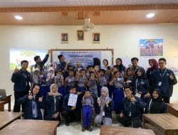 Penerapan PHBS melalui Cuci Tangan Pakai Sabun, Mahasiswa KKN Universitas PGRI Semarang Ajak Siswa SDN 2 Karimunjawa Hidup Sehat