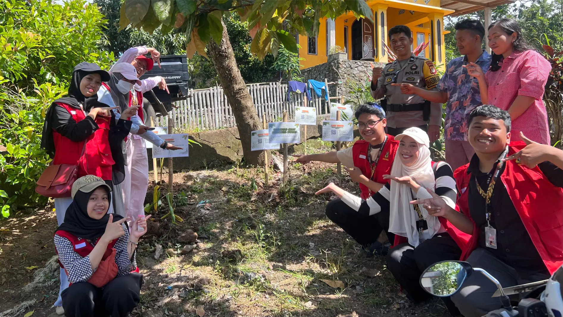 Mahasiswa KKN-PK UNHAS Gelar Program HERBA TOGA: Harmonisasi Edukasi dan Revitalisasi Budidaya serta Pemanfaatan Tanaman Obat Keluarga sebagai Alternatif Pengobatan Tradisional 1 Mahasiswa KKN-PK UNHAS Gelar Program HERBA TOGA: Harmonisasi Edukasi dan Revitalisasi Budidaya serta Pemanfaatan Tanaman Obat Keluarga sebagai Alternatif Pengobatan Tradisional