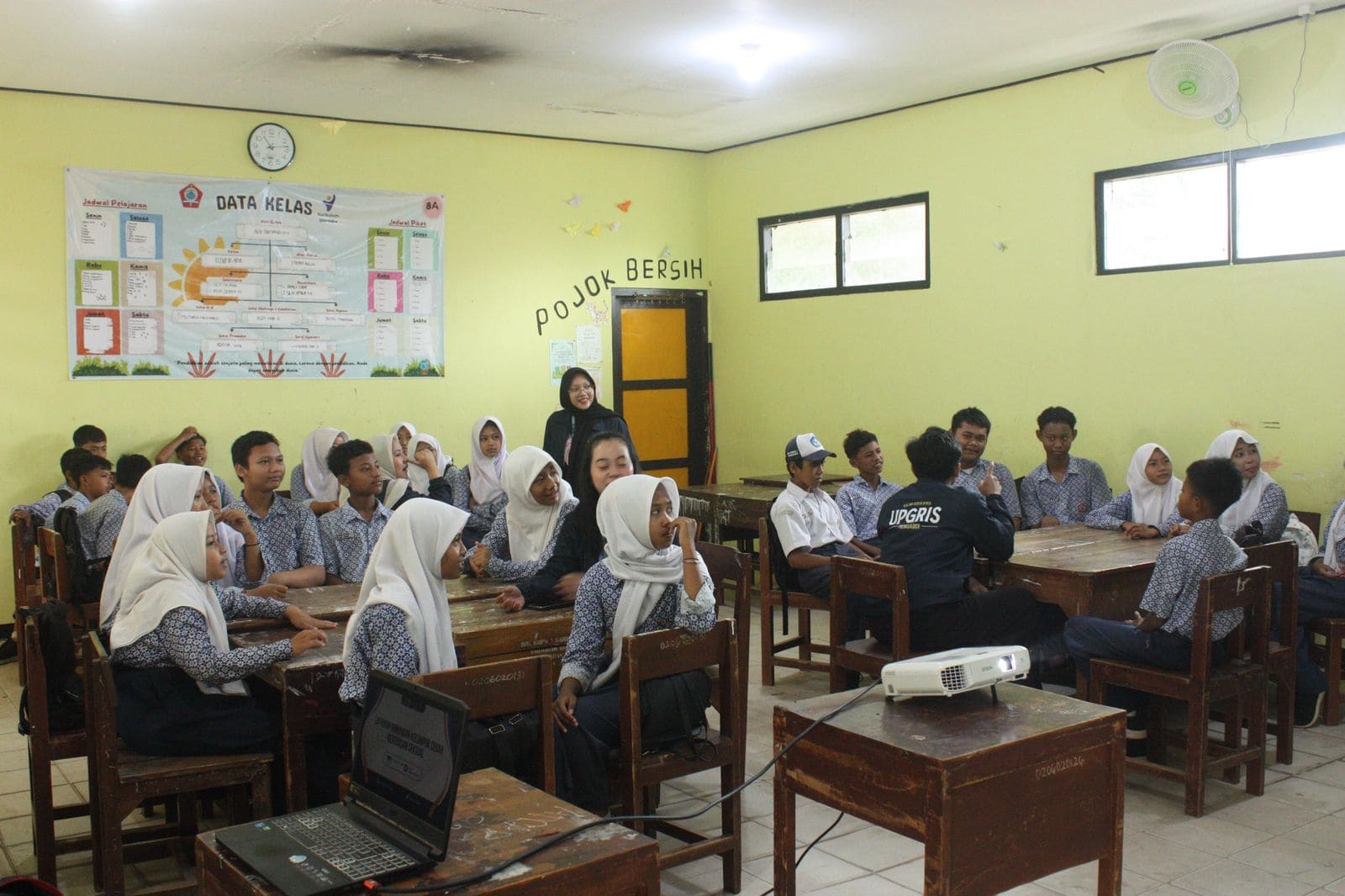 Mahasiswa KKN UPGRIS Adakan Layanan Bimbingan Kelompok Cegah Kekerasan Seksual di SMPN 1 Karimunjawa 1 c73db364-b176-40c5-8789-a393e3e128f2