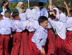 Terapkan PBL Berbasis Drama dan Games Gobag Sodor, KKNT 110 UNDIP Gelar Edufest di SDN Pudakpayung 01