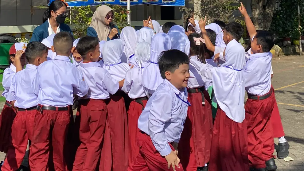 Terapkan PBL Berbasis Drama dan Games Gobag Sodor, KKNT 110 UNDIP Gelar Edufest di SDN Pudakpayung 01