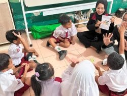 Mahasiswa PMM UMM Terapkan Media Pembelajaran Interaktif di SDN Oro-Oro Ombo 1