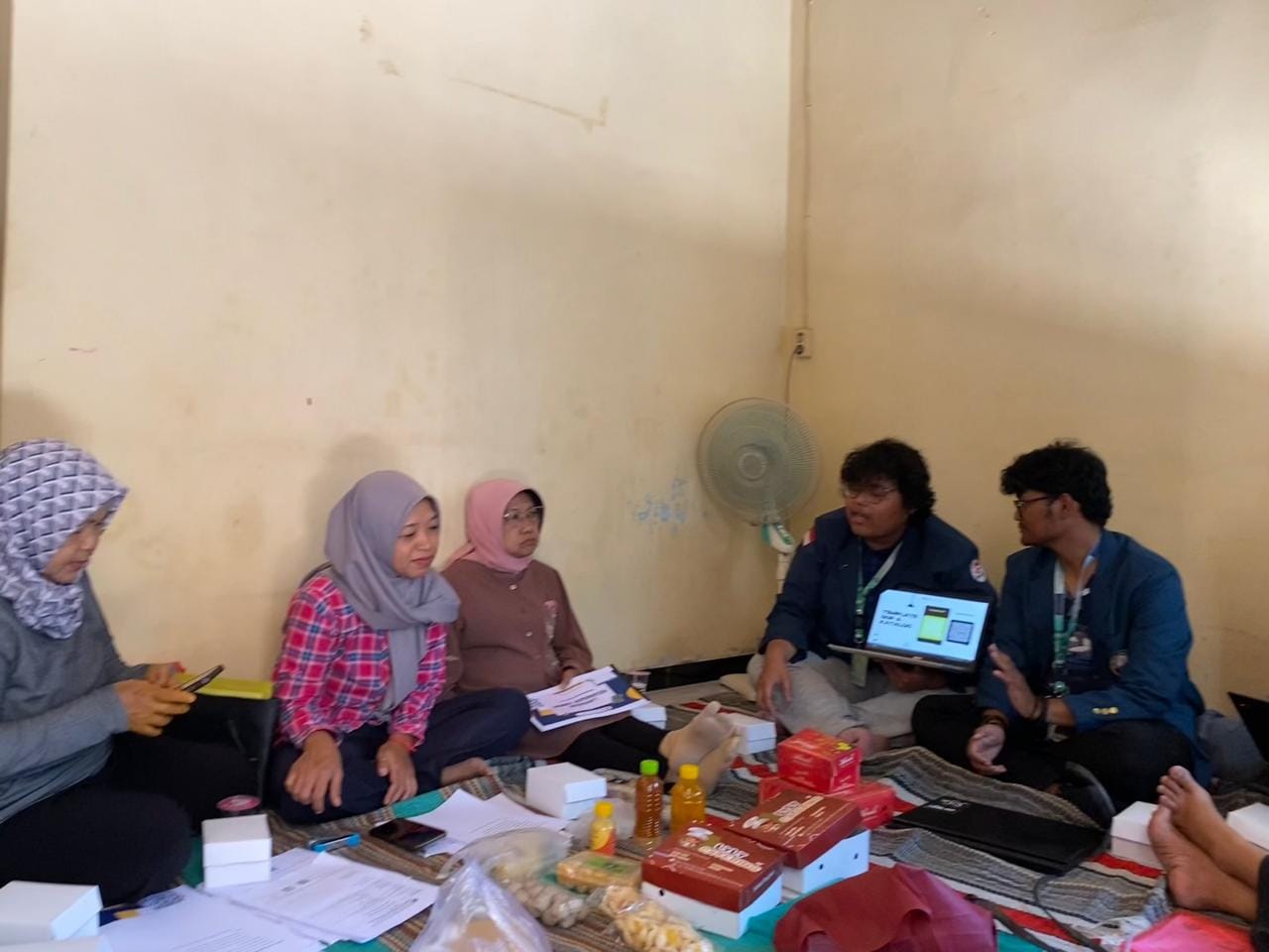 Mahasiswa KKN UNDIP Dampingi UMKM Pedurungan Kidul Susun SOP dan Katalog Produk Guna Tingkatkan Daya Saing