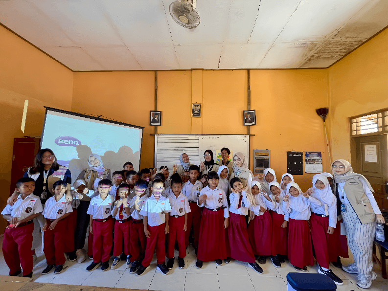 Mahasiswa KKN UNDIP Kenalkan Literasi Informasi dan Literasi Baca Tulis Sejak Dini di SDN 2 Sugihmanik 2 Mahasiswa KKN UNDIP Kenalkan Literasi Informasi dan Literasi Baca Tulis Sejak Dini di SDN 2 Sugihmanik