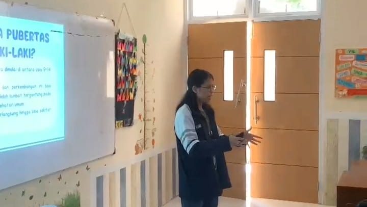 Mahasiswa KKNT-110 UNDIP Sosialisasikan Pubertas pada Laki-Laki dan Pencegahan Merokok di SDN Pudakpayung 02