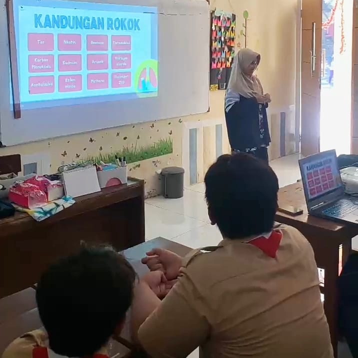 Mahasiswa KKNT-110 UNDIP Sosialisasikan Pubertas pada Laki-Laki dan Pencegahan Merokok di SDN Pudakpayung 02