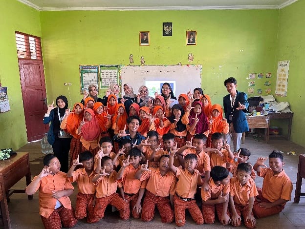 Mahasiswa KKN-T 164 Undip Ajak Siswa SD Kenali Bencana Banjir dan Pentingnya Cuci Tangan