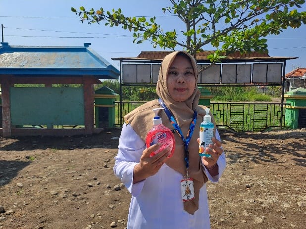 Mahasiswa KKN-T 164 Undip Ajak Siswa SD Kenali Bencana Banjir dan Pentingnya Cuci Tangan