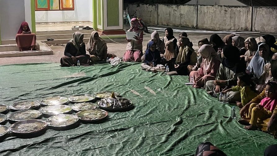 Mahasiswa KKN UPGRIS Ikut Serta dalam Malam Tirakatan HUT RI ke-80 di Dukuh Kapuran Karimunjawa