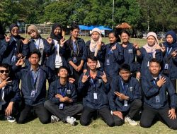 Mahasiswa KKN Universitas PGRI Semarang Dukuh Kapuran Ikut Upacara HUT ke-80 RI di Alun-Alun Karimunjawa