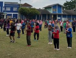 Mahasiswa KKN UPGRIS Meriahkan HUT RI ke-80 di Karimunjawa Lewat Senam, Jalan Sehat, dan Karnaval