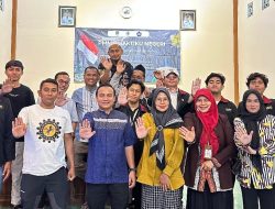 Mahasiswa PMM UMM Gelar Sosialisasi Bahaya Judi Online di Desa Sumurgung