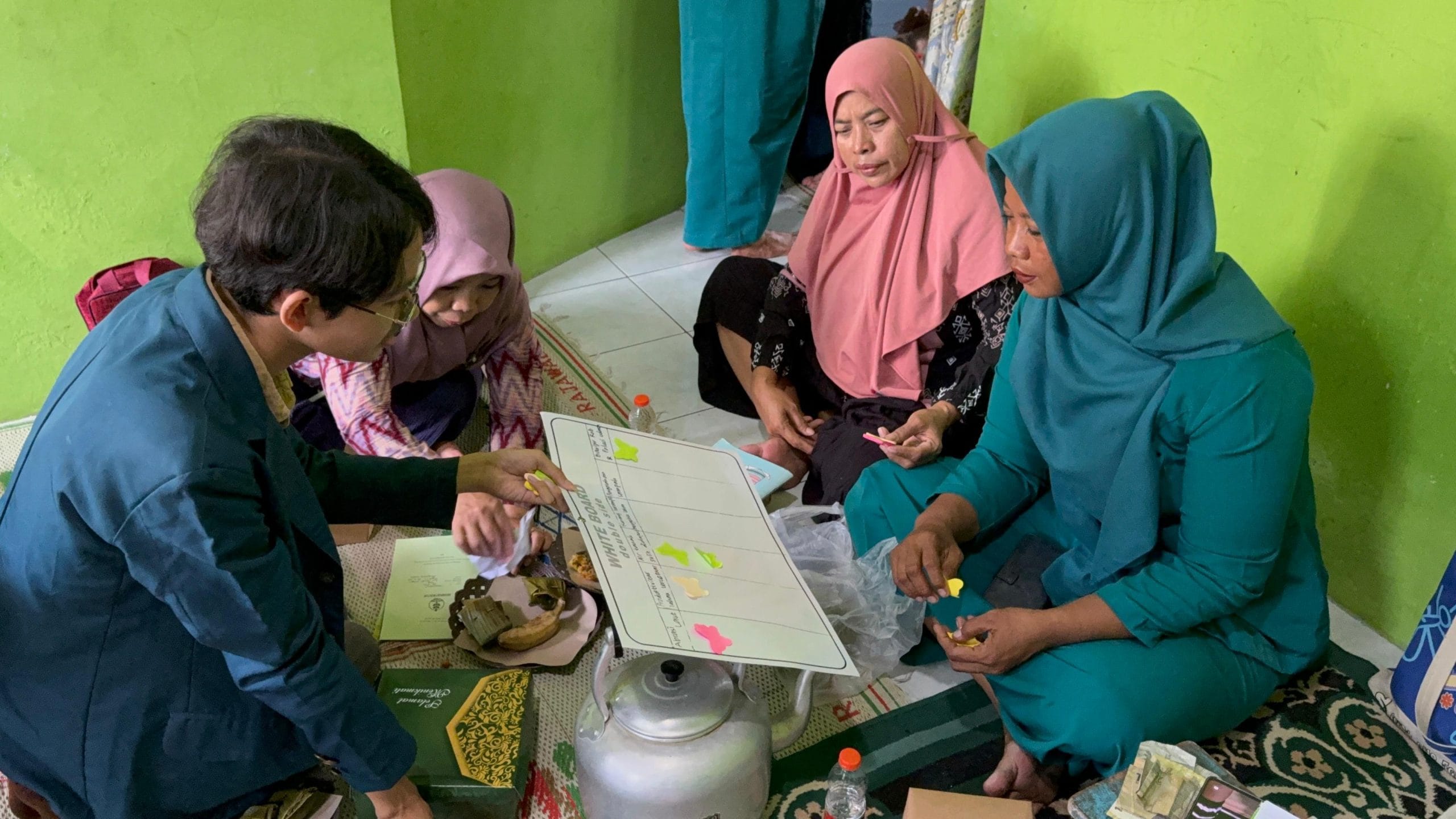 PKM-PM Aquavertikultur Perkenalkan Sistem Budidaya Terpadu kepada Ibu-Ibu PKK Mangkang Kulon 2 PKM-PM Aquavertikultur Perkenalkan Sistem Budidaya Terpadu kepada Ibu-Ibu PKK Mangkang Kulon