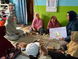 PKM-PM Aquavertikultur Perkenalkan Sistem Budidaya Terpadu kepada Ibu-Ibu PKK Mangkang Kulon