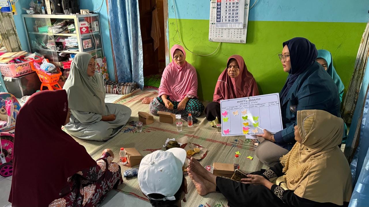 PKM-PM Aquavertikultur Perkenalkan Sistem Budidaya Terpadu kepada Ibu-Ibu PKK Mangkang Kulon 1 MANGKANG KULON