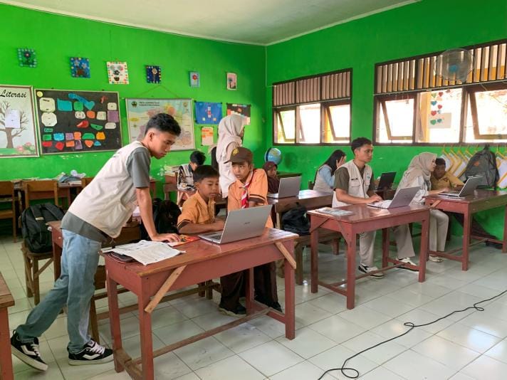 Mahasiswa KKN UPGRIS Kelompok 46 Tanamkan Literasi Digital Lewat Pembelajaran Coding Interaktif Untuk Siswa SDN 1 Ngilir