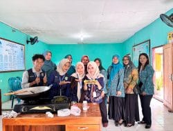 Mahasiswa KKN UPGRIS Desa Ngajaran Sosialisasikan Pembuatan Kulit Kering Ketela kepada Ibu PKK Desa Ngajaran
