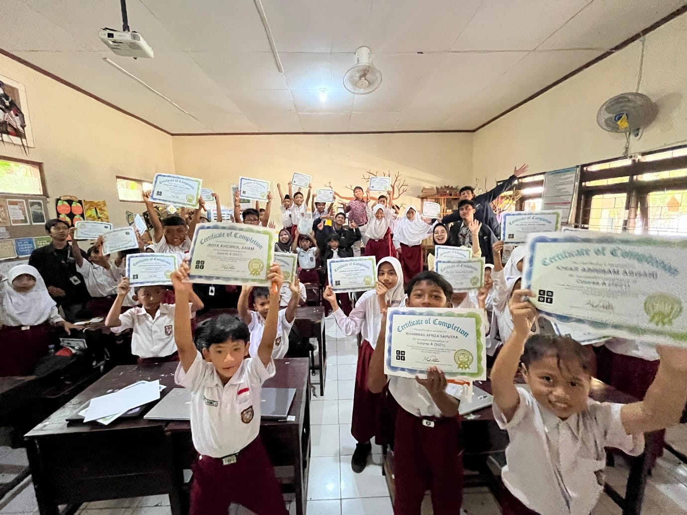 Mahasiswa Kelompok 22 KKN Tematik UPGRIS Ajak Siswa SD Negeri Branjang Belajar Coding Lewat Permainan Interaktif 1 Mahasiswa Kelompok 22 KKN Tematik UPGRIS Ajak Siswa SD Negeri Branjang Belajar Coding Lewat Permainan Interaktif