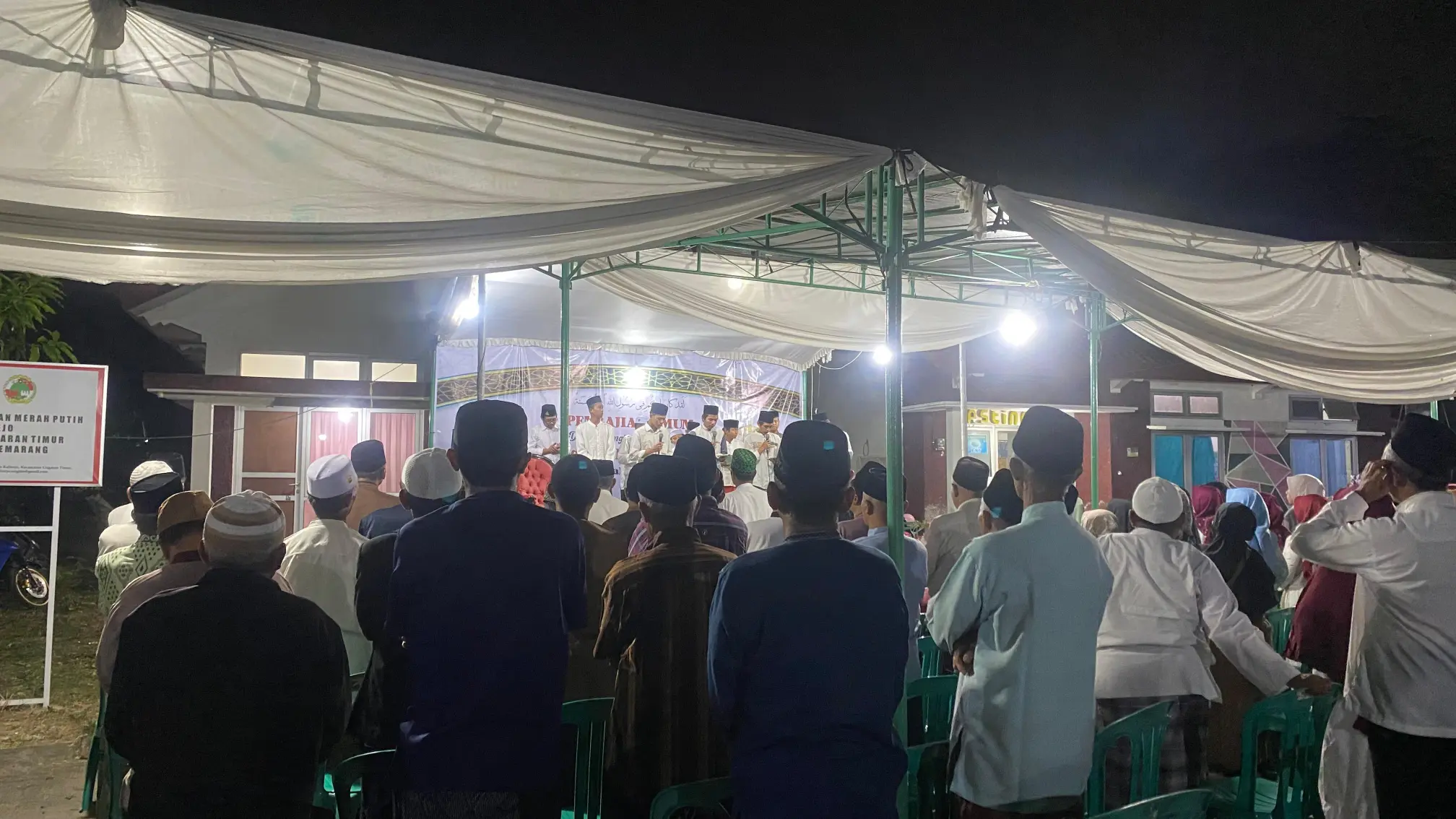 Semarak Maulid Nabi ke-1447 H, Mahasiswa KKN-T UPGRIS 08 Berkontribusi dalam Pengajian Umum di Kelurahan Kalirejo, Ungaran Timur