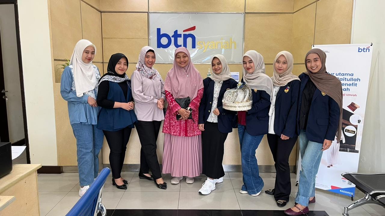 Mahasiswi UPGRIS Terapkan Pembelajaran Teoritis dalam Praktik Pembiayaan Syariah di BTN Syariah KCPS Majapahit 2 Mahasiswi UPGRIS Terapkan Pembelajaran Teoritis dalam Praktik Pembiayaan Syariah di BTN Syariah KCPS Majapahit