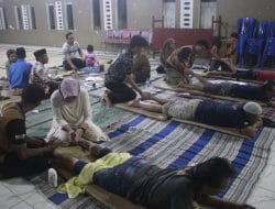 KKN 40 UPGRIS Dorong Potensi Kesehatan Desa: Pelatihan Teknik Dasar Massage untuk Bapak-Bapak Karangtengah