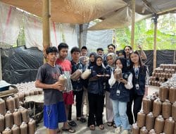 Mahasiswa KKN UPGRIS Lakukan Survey ke UMKM Jamur Tiram dan Telur Asin di Desa Ngajaran 22 Mahasiswa KKN UPGRIS Lakukan Survey ke UMKM Jamur Tiram dan Telur Asin di Desa Ngajaran