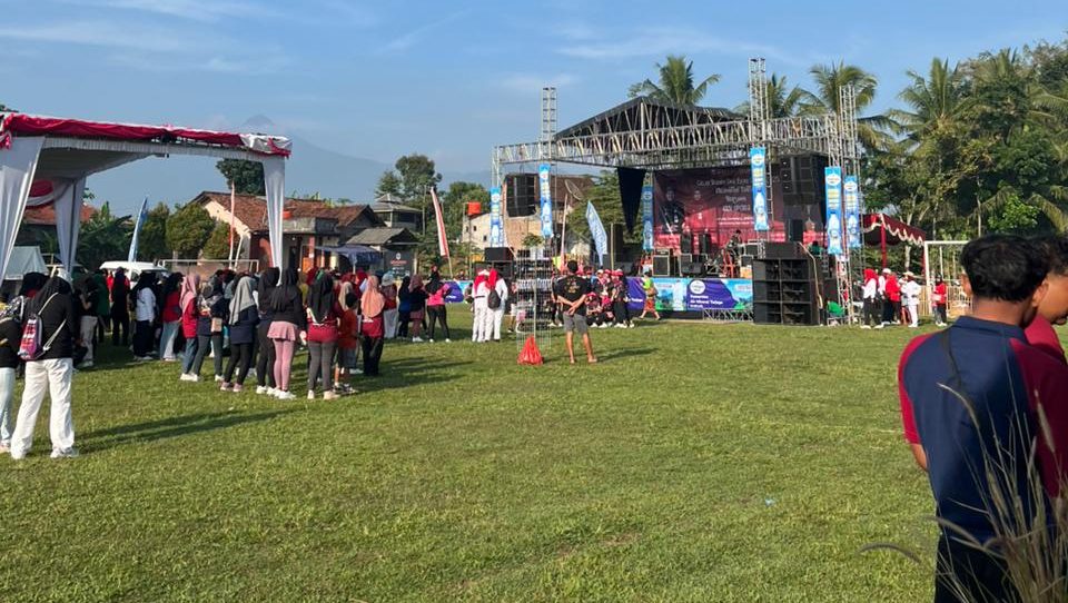 Mahasiswa KKN UPGRIS Desa Ngajaran Ikut Meriahkan Gelar Budaya dan Expo UMKM di Desa Kesongo 2 Mahasiswa KKN UPGRIS Desa Ngajaran Ikut Meriahkan Gelar Budaya dan Expo UMKM di Desa Kesongo