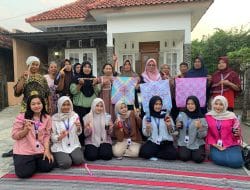Kreatif dan Seru! Ibu-Ibu PKK RT 06 RW 03 Kelurahan Ngilir Belajar Membatik Jumputan Bersama Mahasiswa KKN UPGRIS Kelompok 46 6 Kreatif dan Seru! Ibu-Ibu PKK RT 06 RW 03 Kelurahan Ngilir Belajar Membatik Jumputan Bersama Mahasiswa KKN UPGRIS Kelompok 46