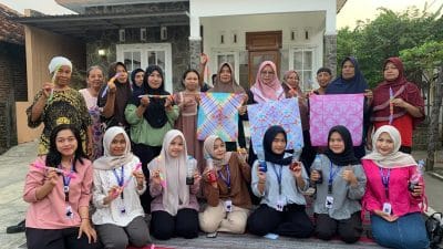 Kreatif dan Seru! Ibu-Ibu PKK RT 06 RW 03 Kelurahan Ngilir Belajar Membatik Jumputan Bersama Mahasiswa KKN UPGRIS Kelompok 46 14 Kreatif dan Seru! Ibu-Ibu PKK RT 06 RW 03 Kelurahan Ngilir Belajar Membatik Jumputan Bersama Mahasiswa KKN UPGRIS Kelompok 46