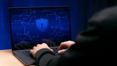 Mahasiswa Informatika: Garda Inovasi dan Pertahanan Teknologi Indonesia 16 Mahasiswa Informatika: Garda Inovasi dan Pertahanan Teknologi Indonesia