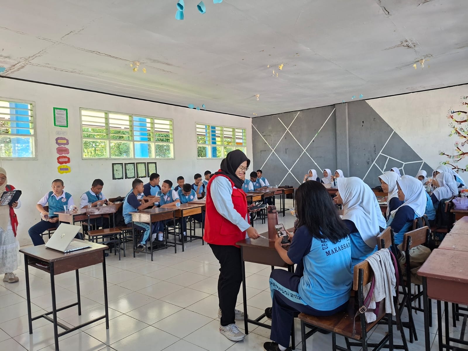 Mahasiswa KKN-Prestasi Universitas Hasanuddin Gelar Aksi Minum TTD untuk G.L.O.W.U.P. (Gerakan Lawan Otak Lemot & Wajah Pucat untuk Putri Hebat!) 3 Mahasiswa KKN-Prestasi Universitas Hasanuddin Gelar Aksi Minum TTD untuk G.L.O.W.U.P. (Gerakan Lawan Otak Lemot & Wajah Pucat untuk Putri Hebat!)