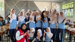 Mahasiswa KKN-Prestasi Universitas Hasanuddin Gelar Aksi Minum TTD untuk G.L.O.W.U.P. (Gerakan Lawan Otak Lemot & Wajah Pucat untuk Putri Hebat!) 1 Mahasiswa KKN-Prestasi Universitas Hasanuddin Gelar Aksi Minum TTD untuk G.L.O.W.U.P. (Gerakan Lawan Otak Lemot & Wajah Pucat untuk Putri Hebat!)