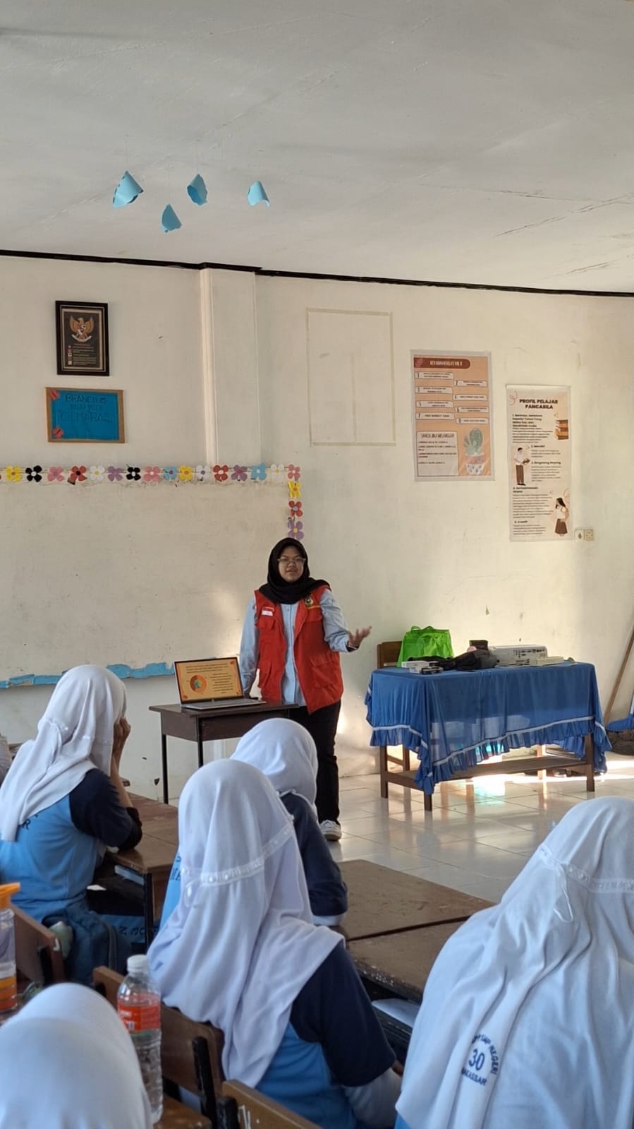 Mahasiswa KKN-Prestasi Universitas Hasanuddin Gelar Aksi Minum TTD untuk G.L.O.W.U.P. (Gerakan Lawan Otak Lemot & Wajah Pucat untuk Putri Hebat!) 4 Mahasiswa KKN-Prestasi Universitas Hasanuddin Gelar Aksi Minum TTD untuk G.L.O.W.U.P. (Gerakan Lawan Otak Lemot & Wajah Pucat untuk Putri Hebat!)